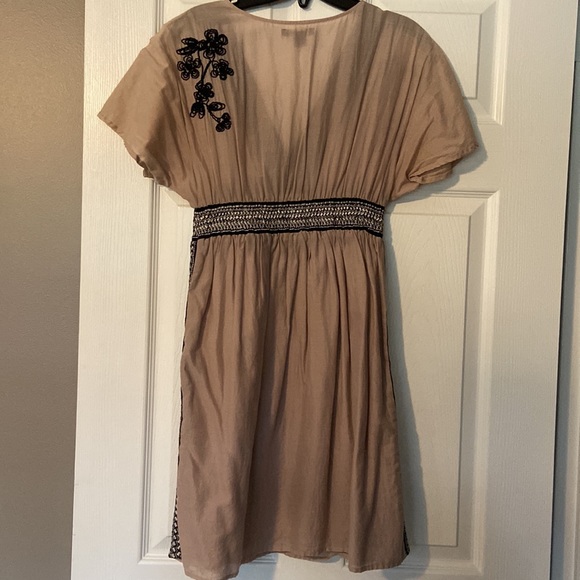 Vintage-Style Detailed Dress - Picture 6 of 9